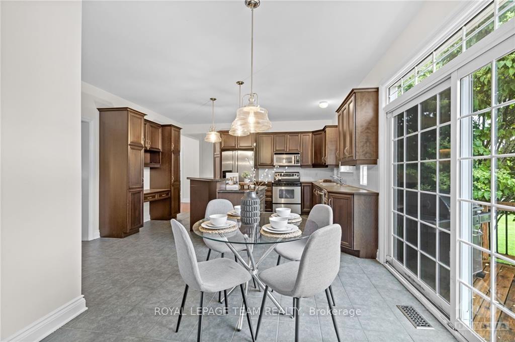Photo 7 of 33 Silverthorn Court, Ottawa, Barrhaven - Stonebridge — HOMEH