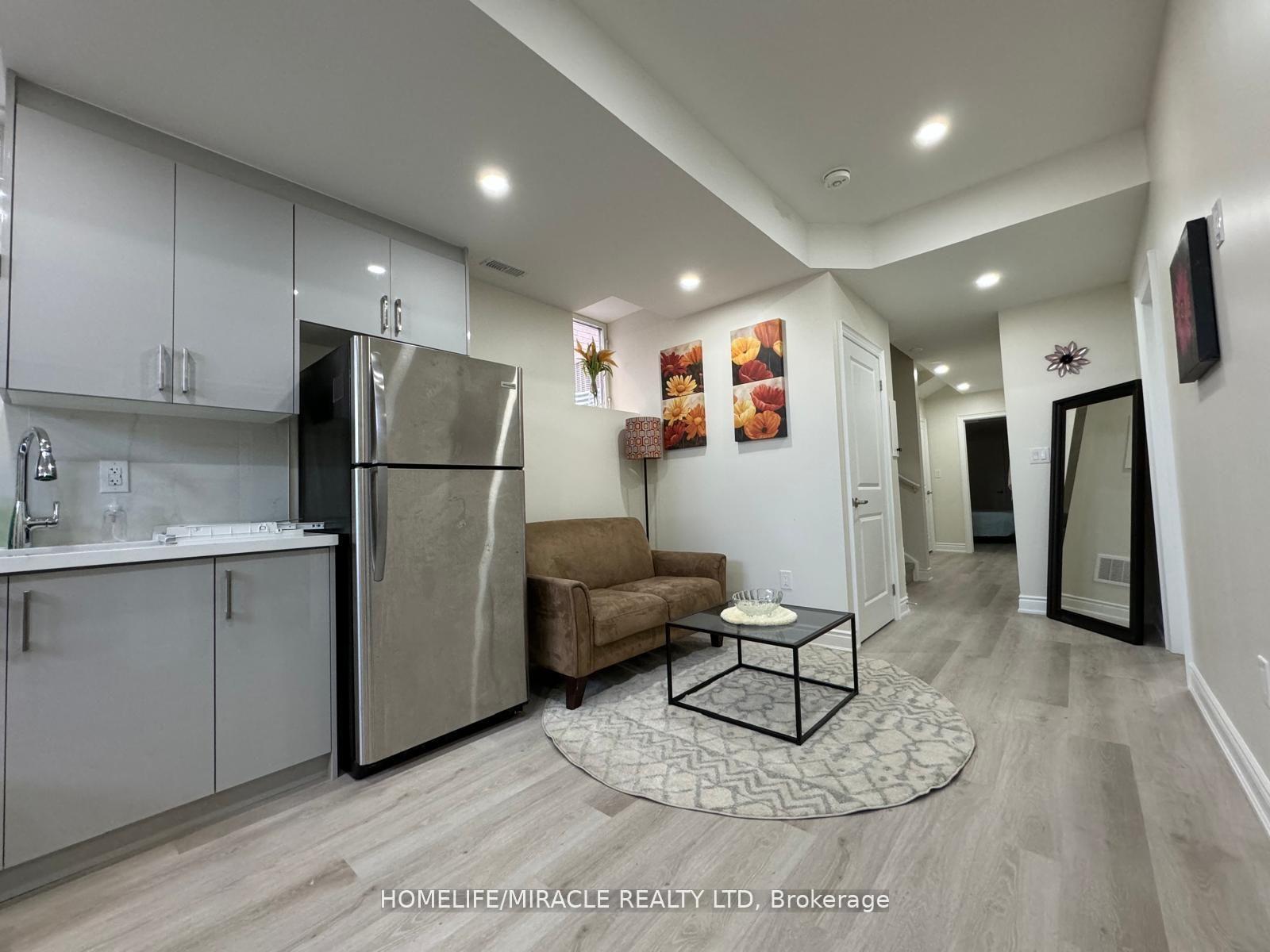 Photo 3 of 84 Bermondsey Way, Brampton, Bram West — HOMEH