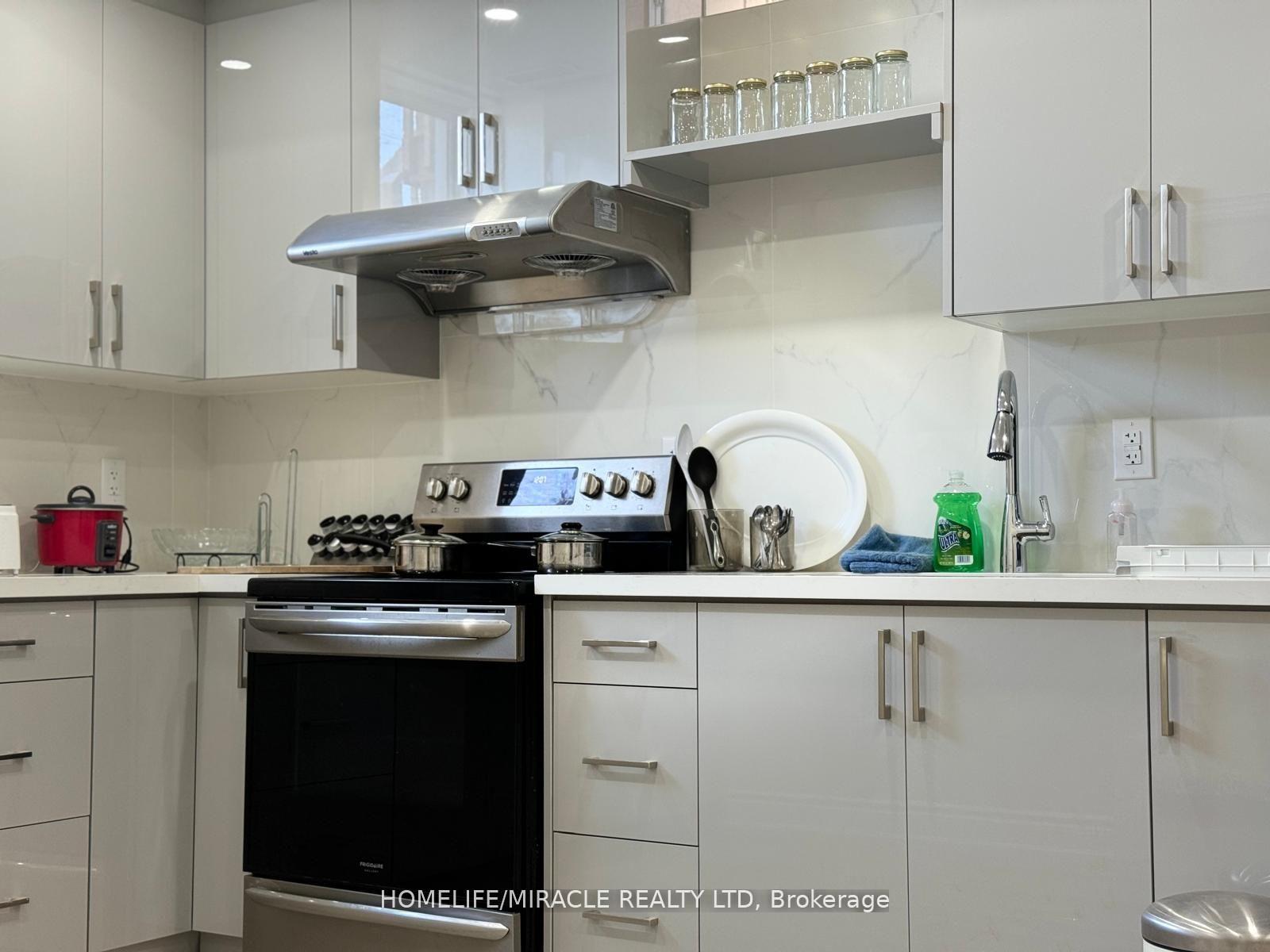 Photo 2 of 84 Bermondsey Way, Brampton, Bram West — HOMEH