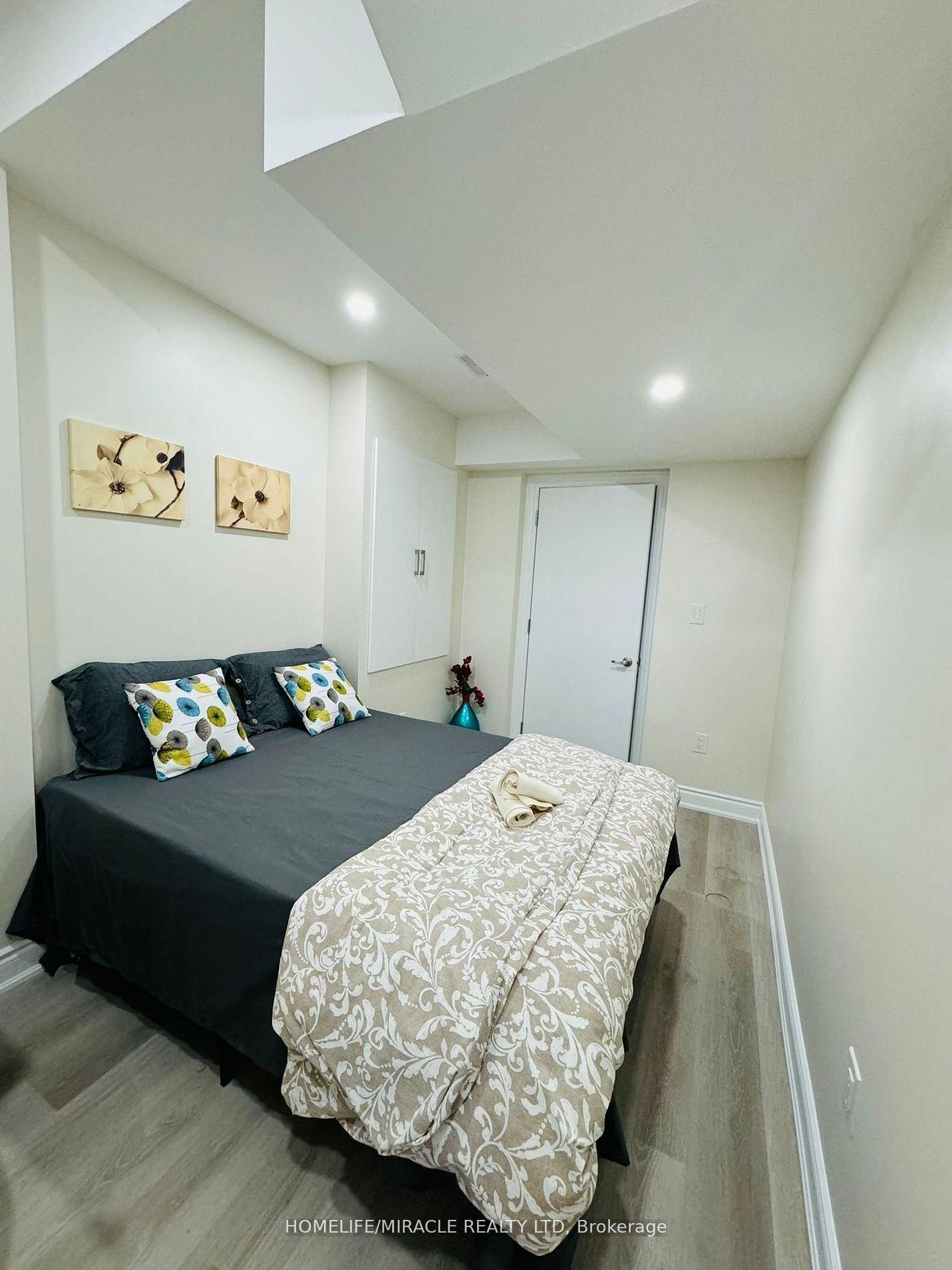 Photo 4 of 84 Bermondsey Way, Brampton, Bram West — HOMEH