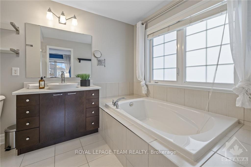 Photo 17 of 100 Urbancrest, Ottawa, Barrhaven - Stonebridge — HOMEH
