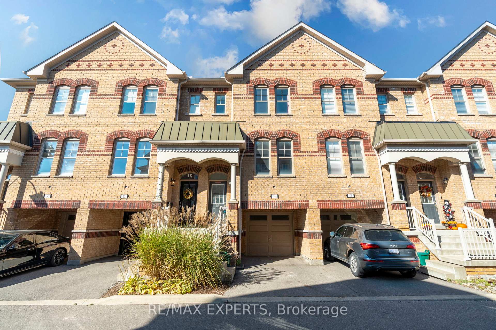 Photo 1 of Unit 16, 10 Porter Avenue W, Vaughan, West Woodbridge — HOMEH