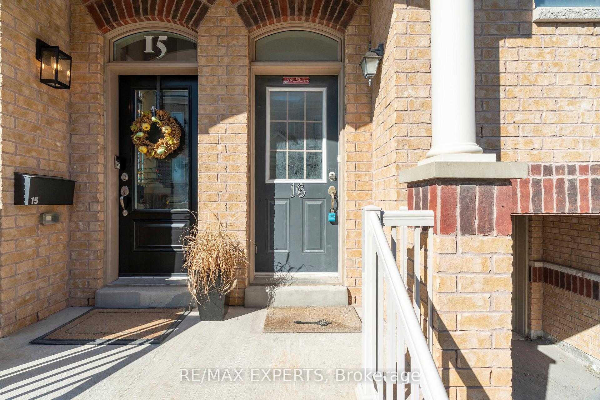 Photo 3 of Unit 16, 10 Porter Avenue W, Vaughan, West Woodbridge — HOMEH