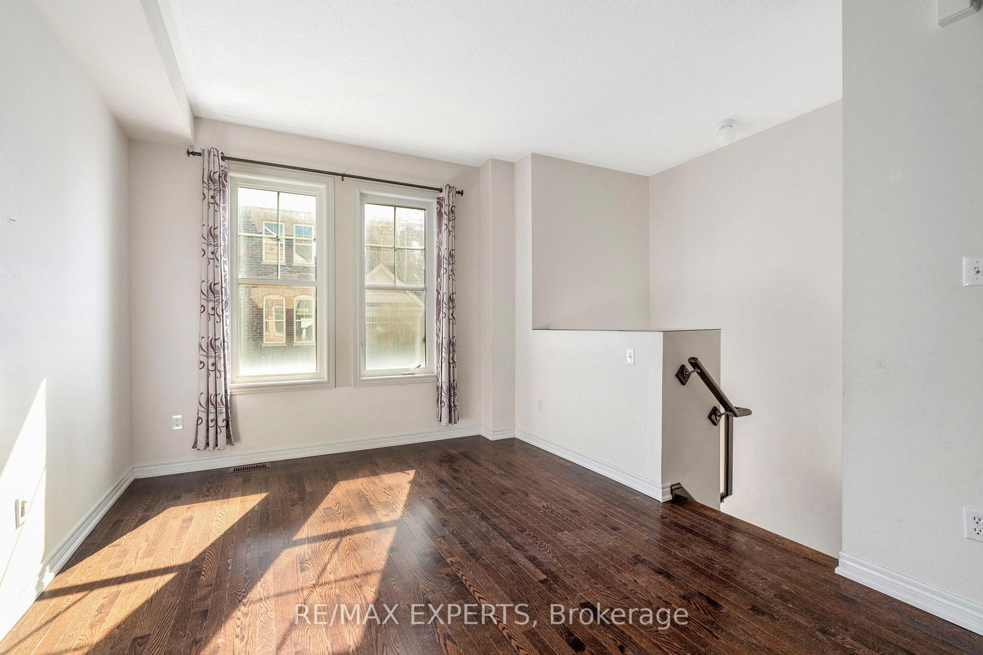 Photo 6 of Unit 16, 10 Porter Avenue W, Vaughan, West Woodbridge — HOMEH