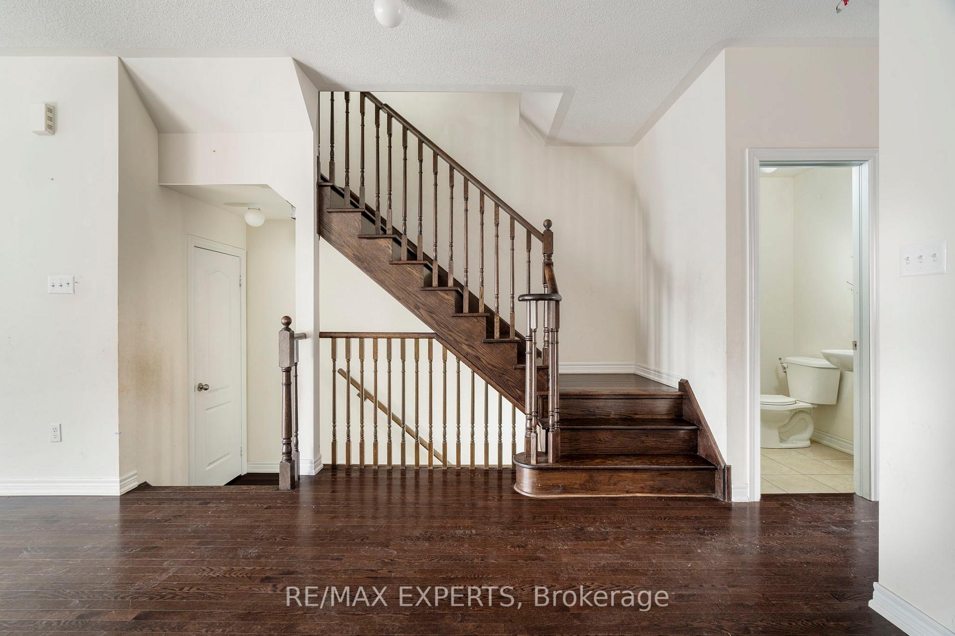 Photo 8 of Unit 16, 10 Porter Avenue W, Vaughan, West Woodbridge — HOMEH