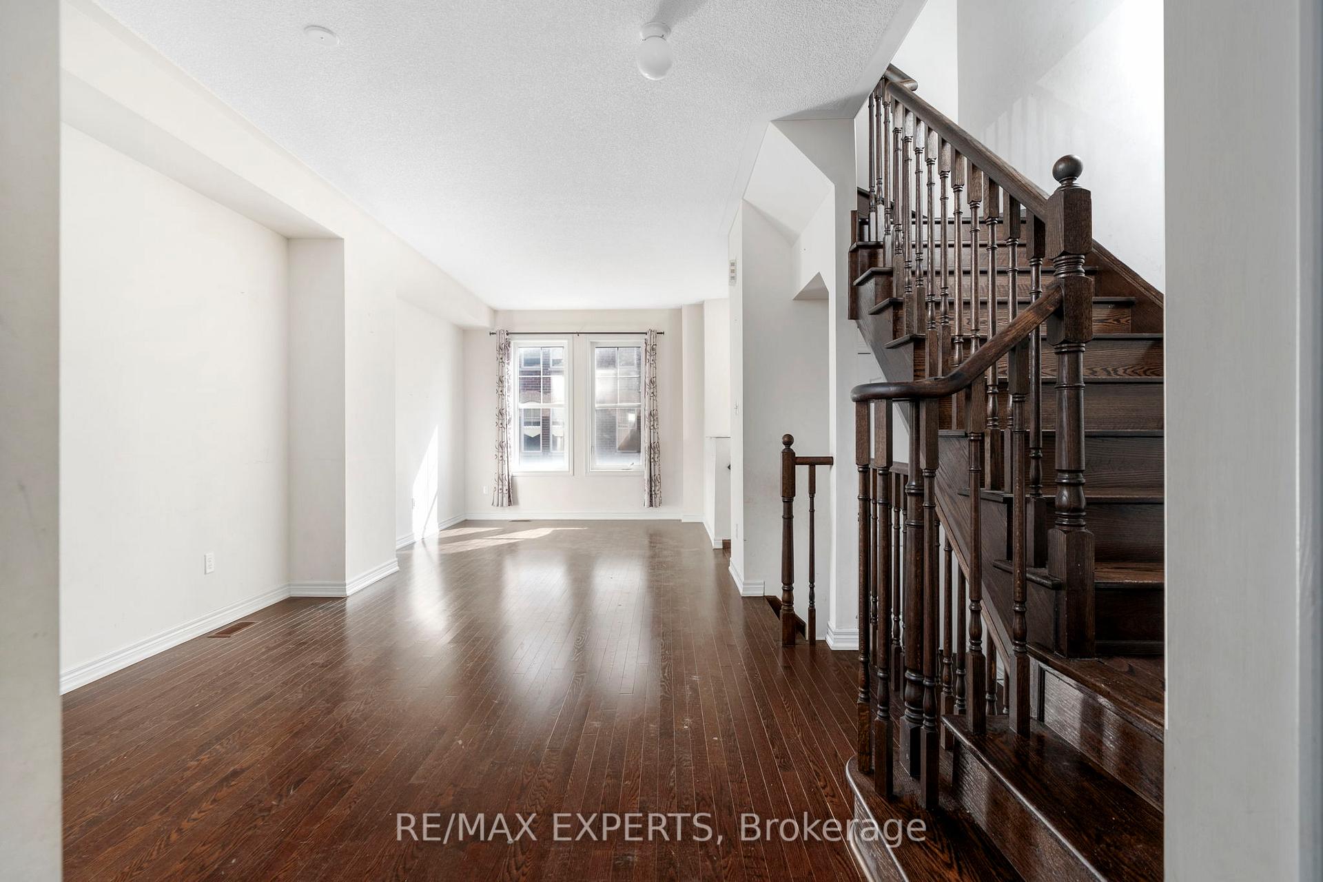 Photo 9 of Unit 16, 10 Porter Avenue W, Vaughan, West Woodbridge — HOMEH