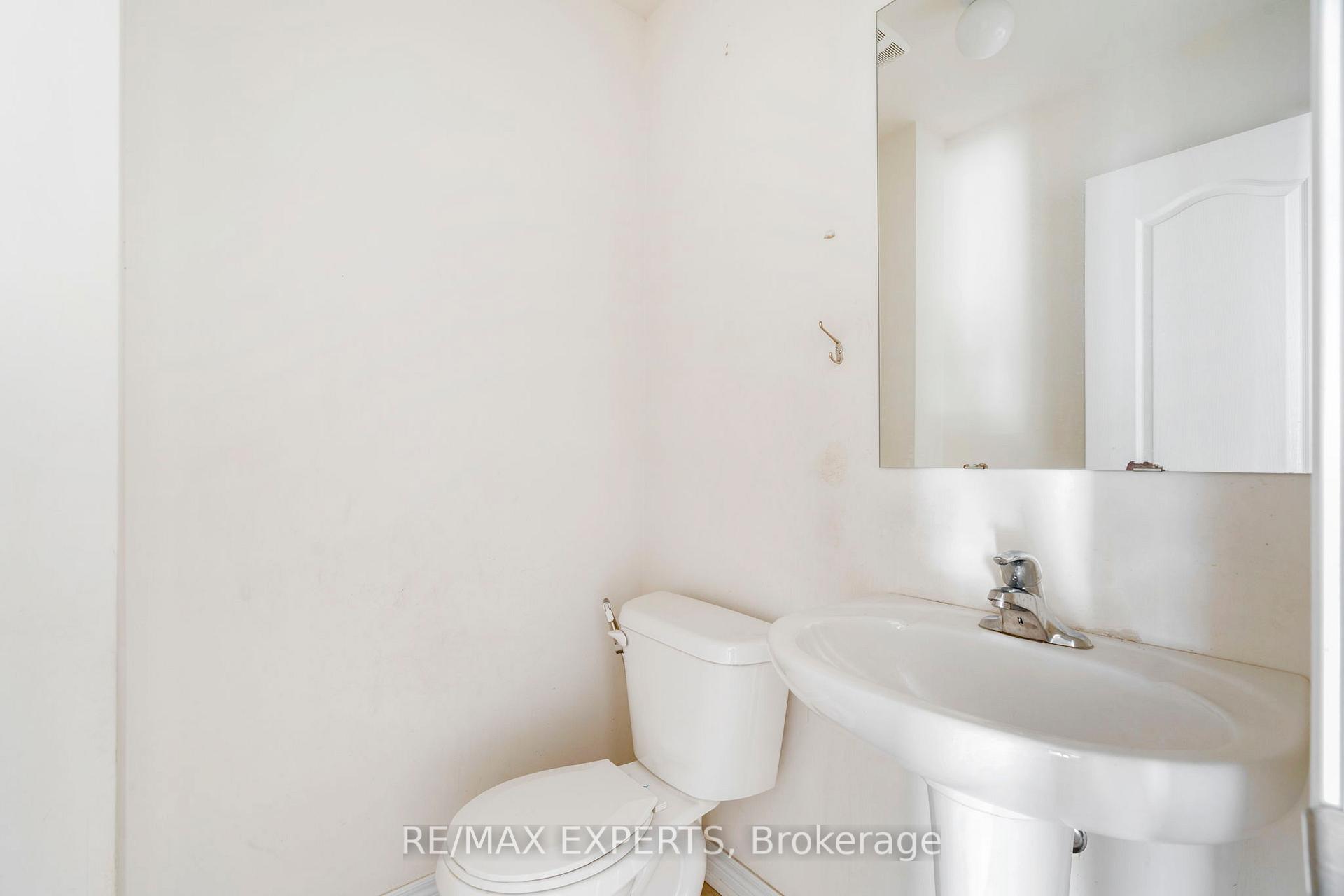 Photo 11 of Unit 16, 10 Porter Avenue W, Vaughan, West Woodbridge — HOMEH