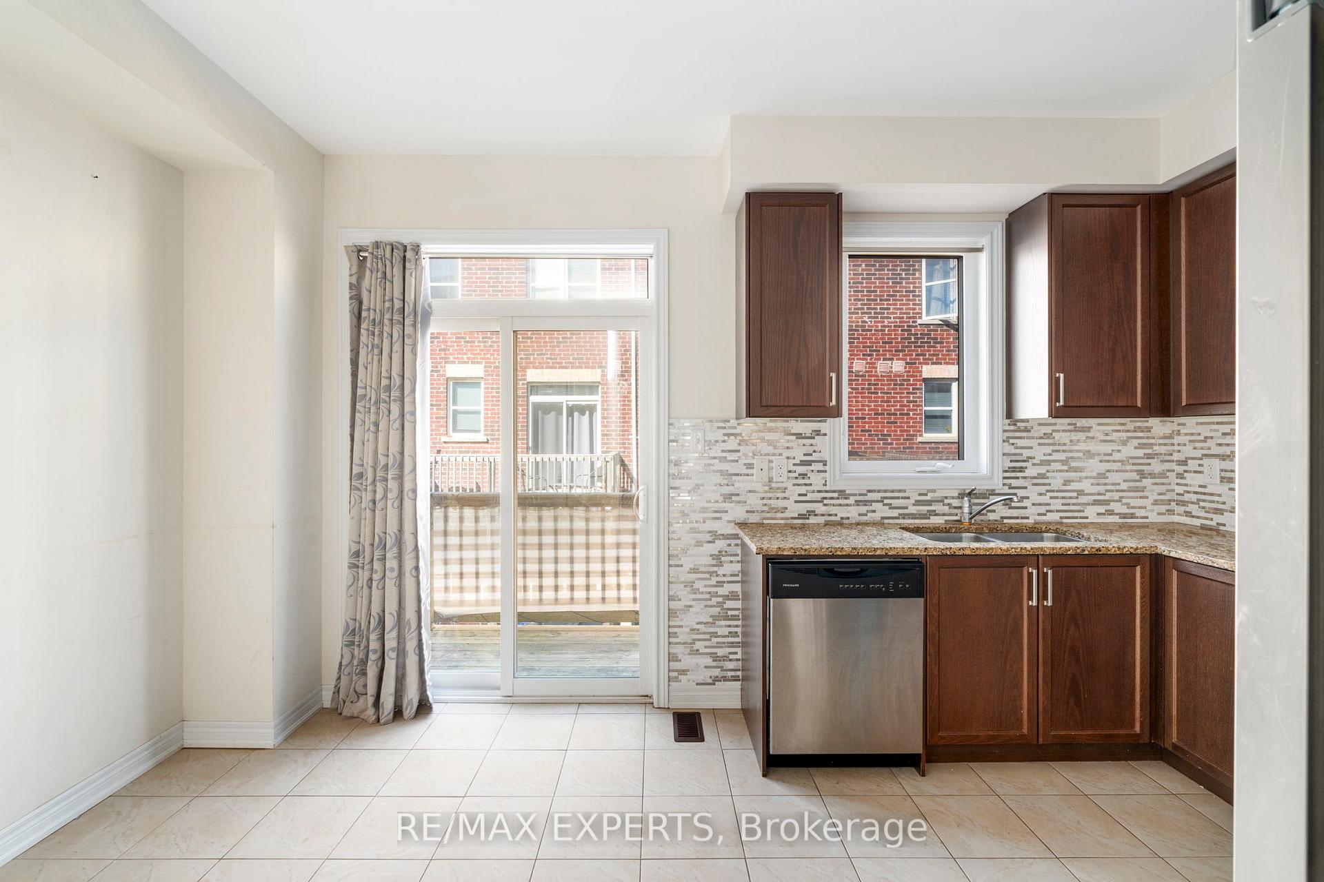 Photo 13 of Unit 16, 10 Porter Avenue W, Vaughan, West Woodbridge — HOMEH