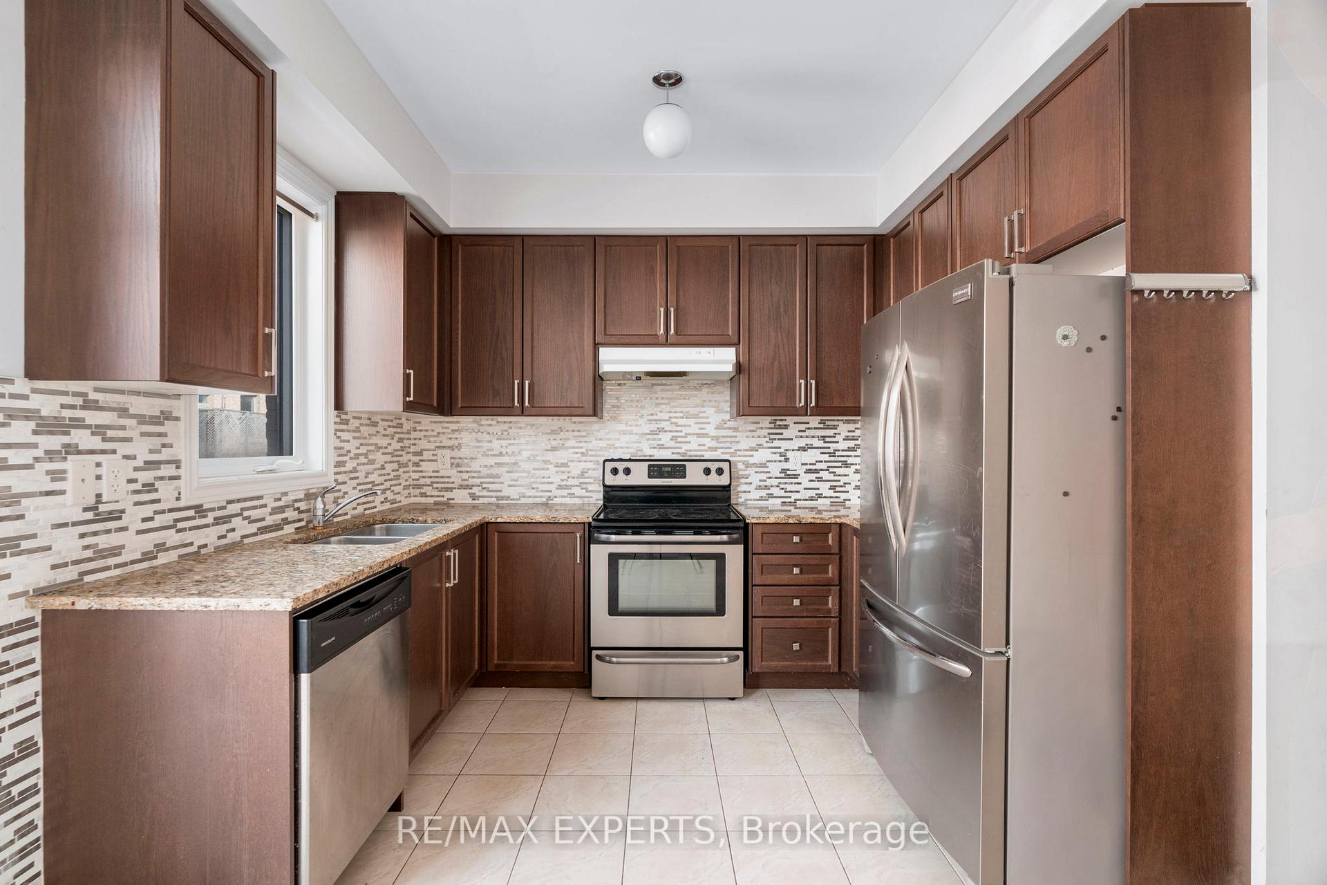 Photo 14 of Unit 16, 10 Porter Avenue W, Vaughan, West Woodbridge — HOMEH