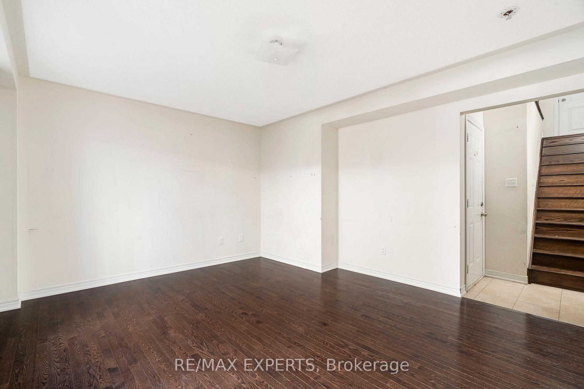 Photo 23 of Unit 16, 10 Porter Avenue W, Vaughan, West Woodbridge — HOMEH