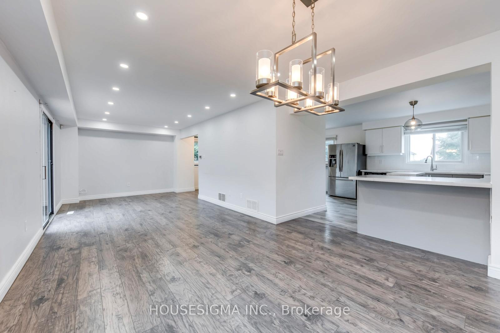 Photo 8 of 7 Wright Crescent, Ajax, Central — HOMEH
