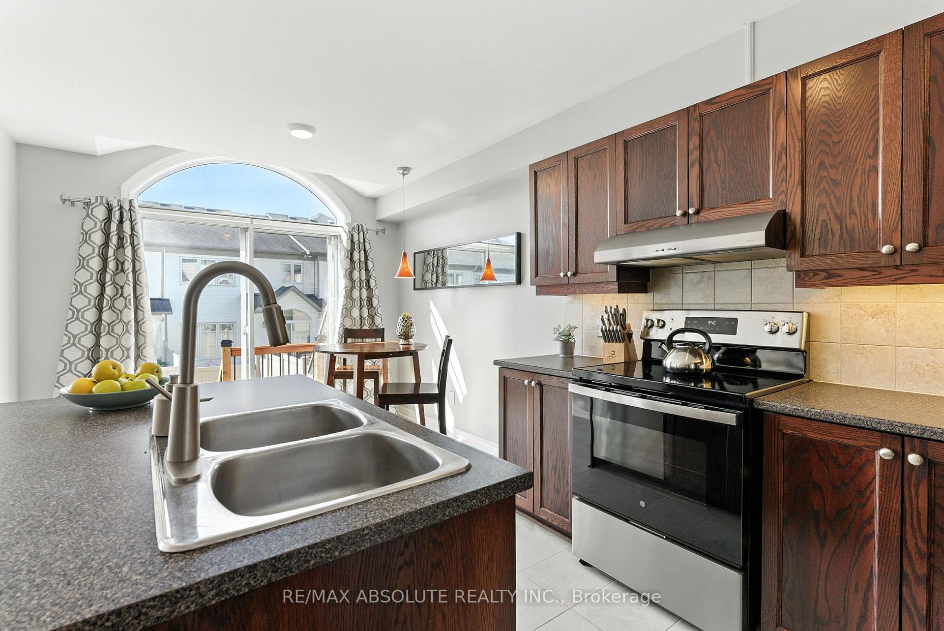 Photo 9 of 150 Garrity Crescent, Ottawa, Barrhaven - Strandherd — HOMEH