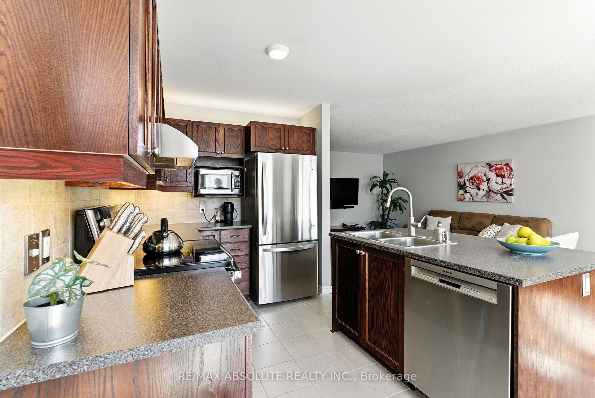 Photo 12 of 150 Garrity Crescent, Ottawa, Barrhaven - Strandherd — HOMEH