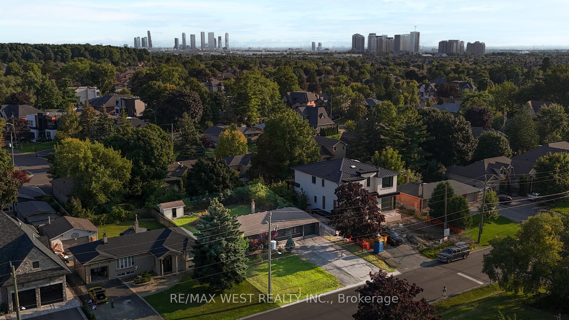 Photo 4 of 33 Goodman Crescent, Vaughan, Maple — HOMEH
