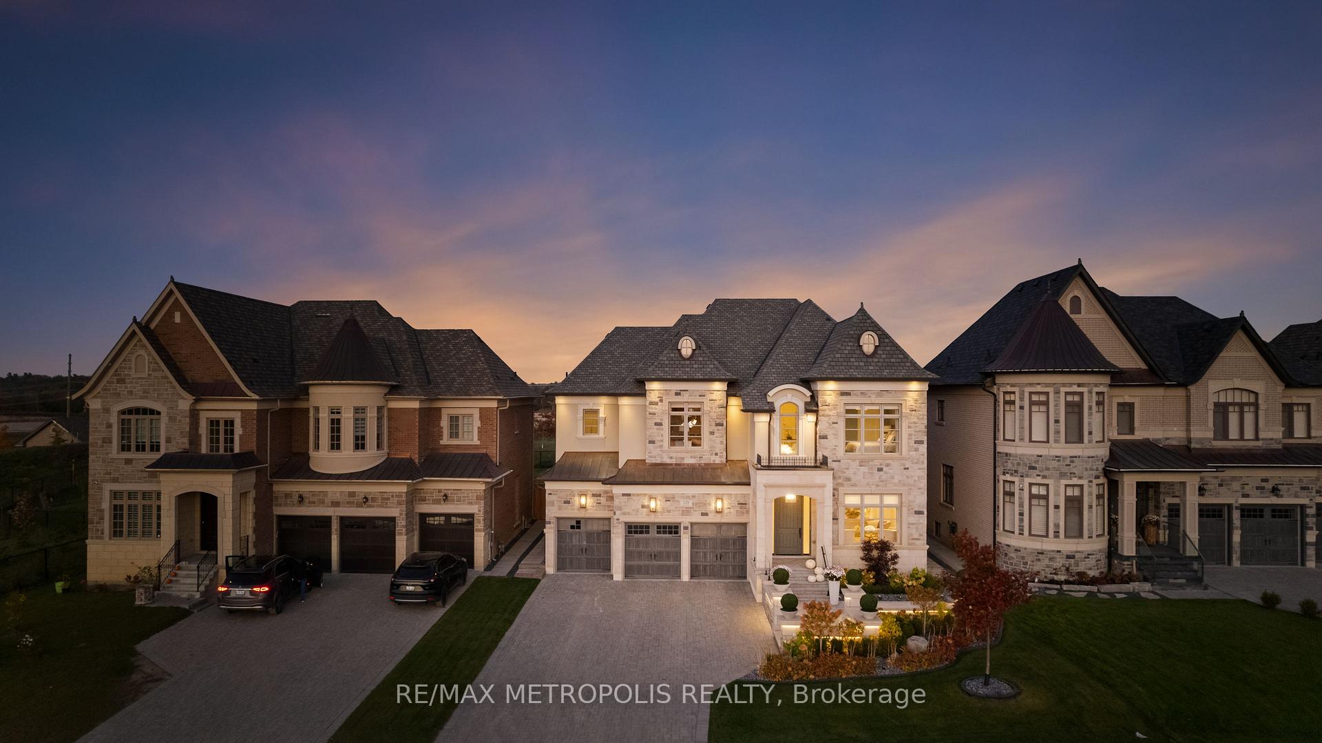 Photo 2 of 129 Endless Circle, Vaughan, Kleinburg — HOMEH
