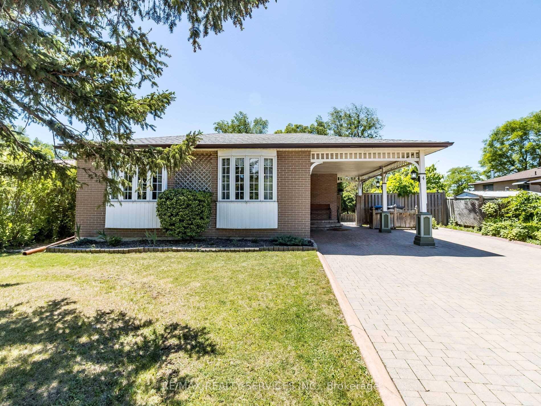 Photo 1 of 4 Flavian Crescent, Brampton, Southgate — HOMEH