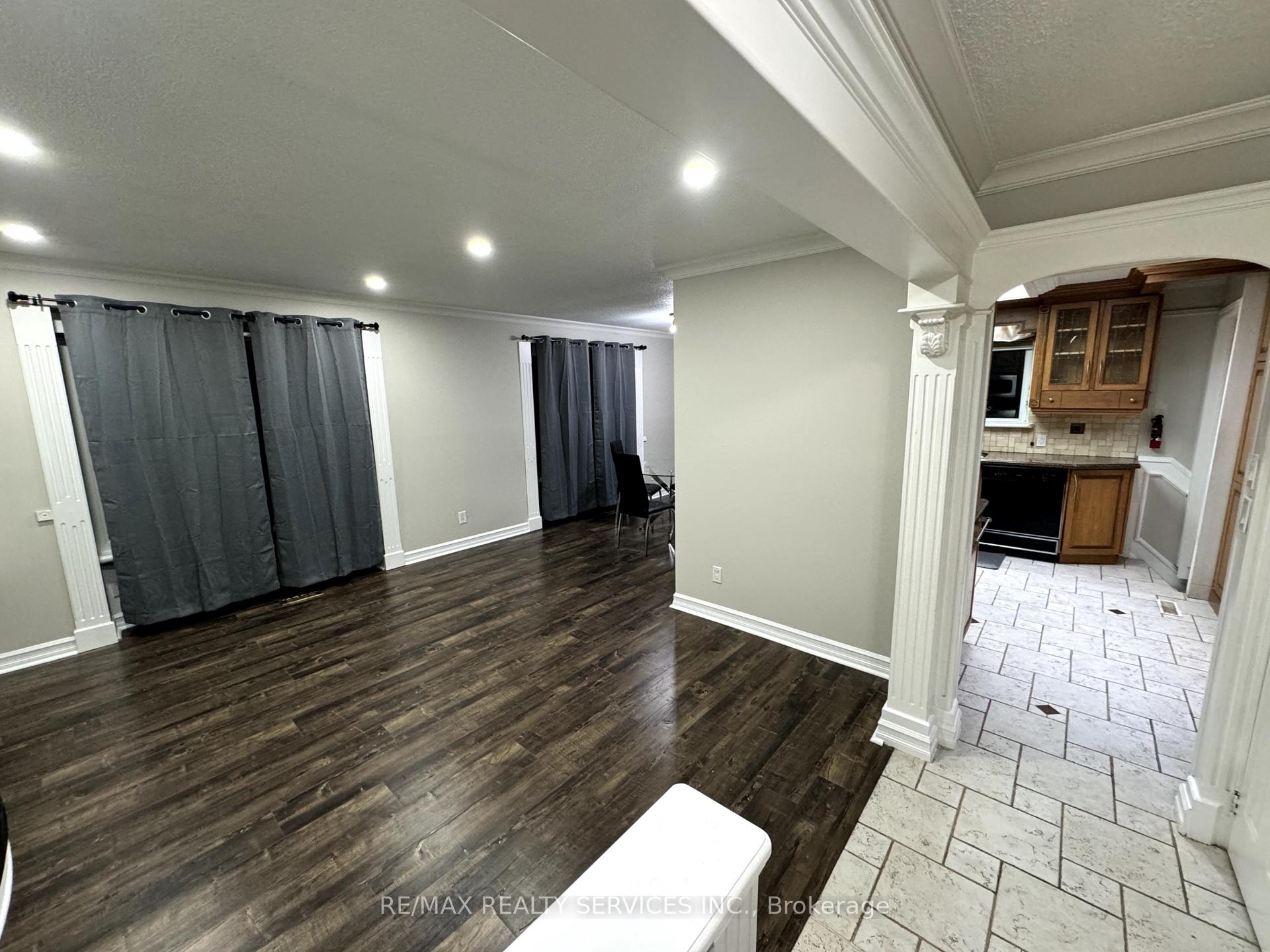 Photo 3 of 4 Flavian Crescent, Brampton, Southgate — HOMEH