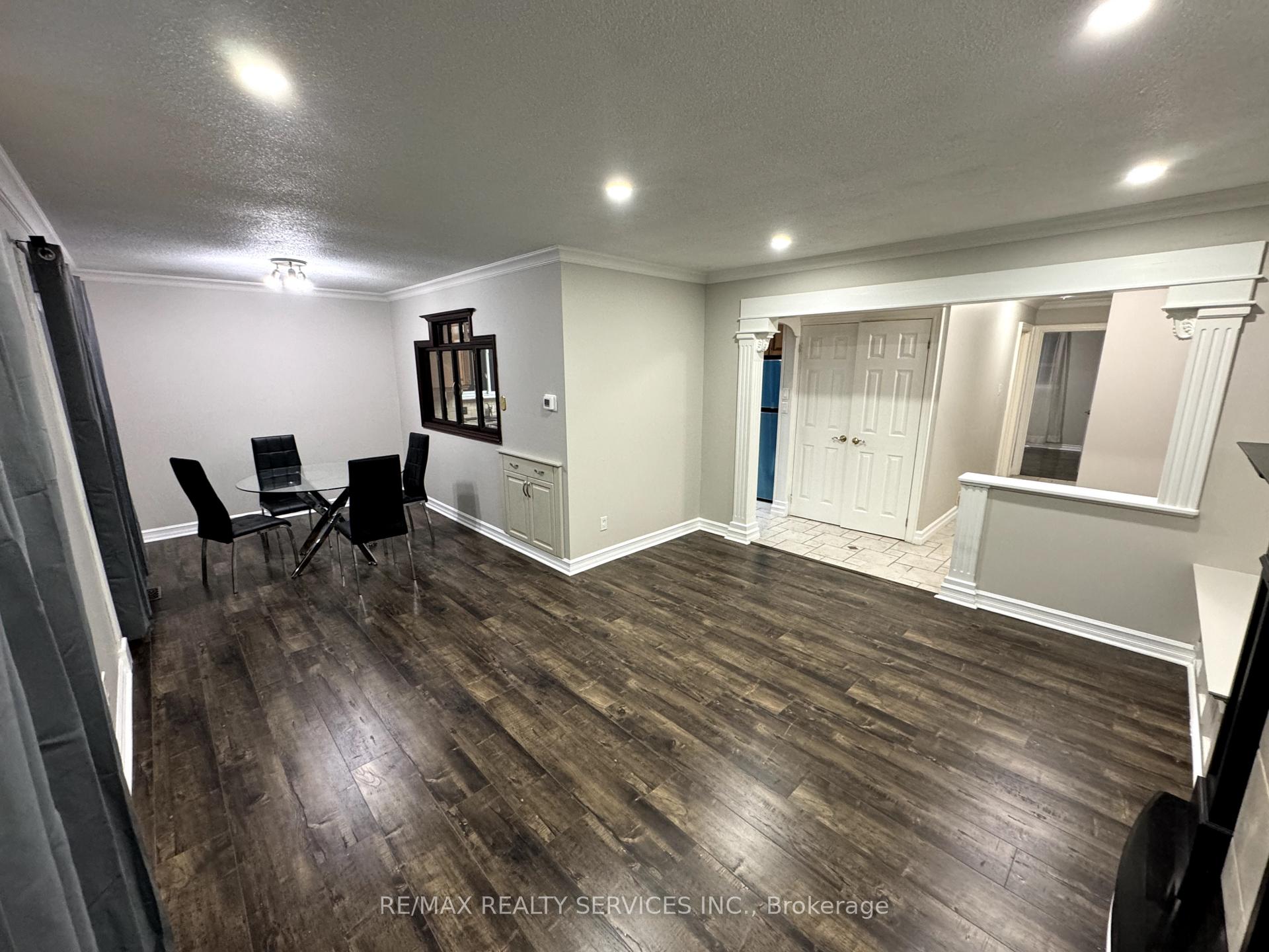 Photo 7 of 4 Flavian Crescent, Brampton, Southgate — HOMEH