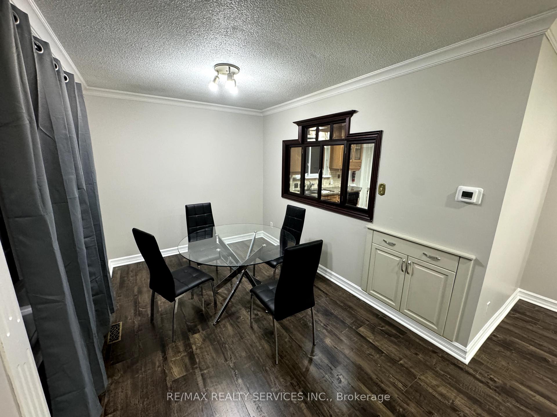 Photo 8 of 4 Flavian Crescent, Brampton, Southgate — HOMEH