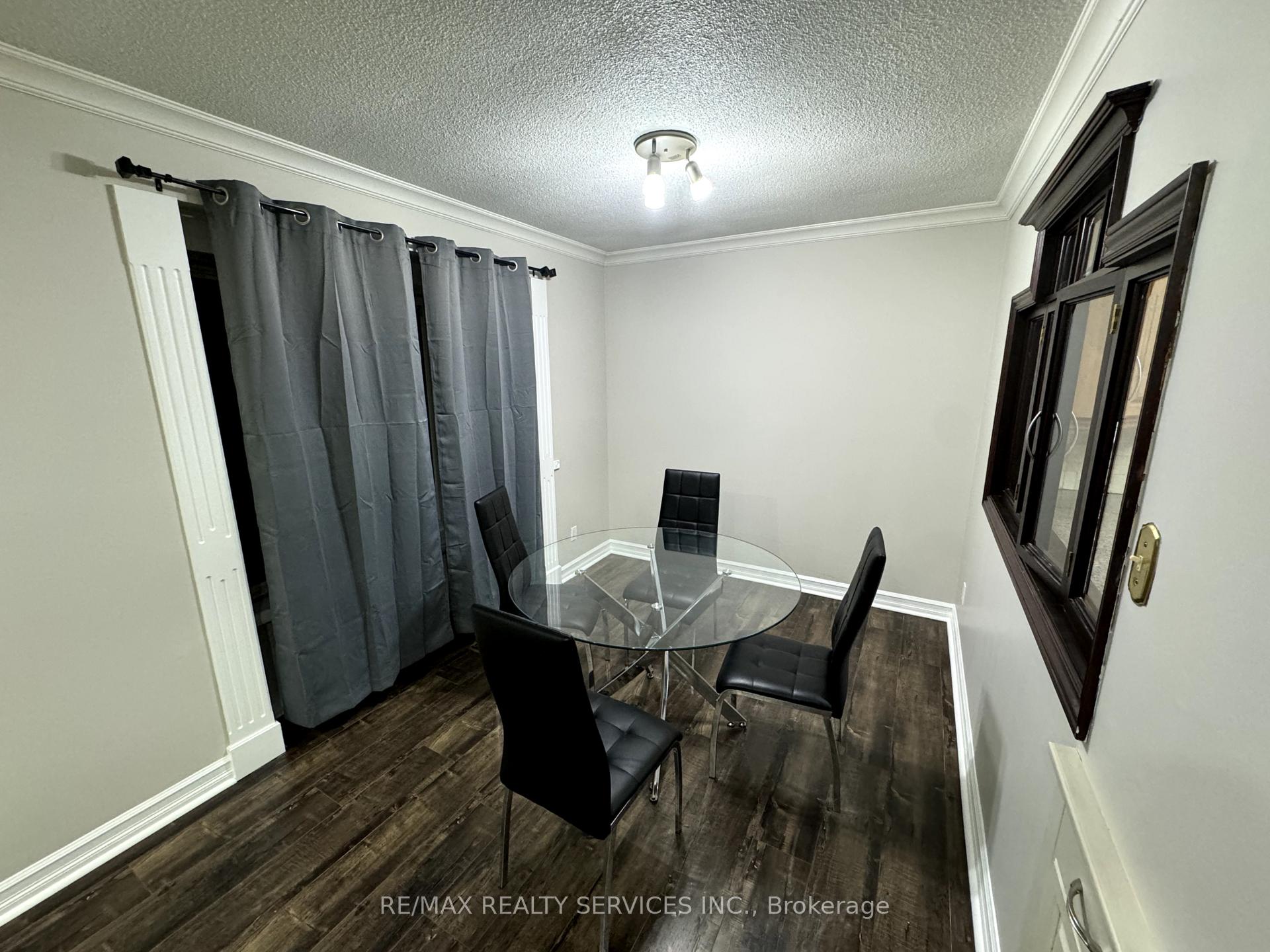 Photo 9 of 4 Flavian Crescent, Brampton, Southgate — HOMEH