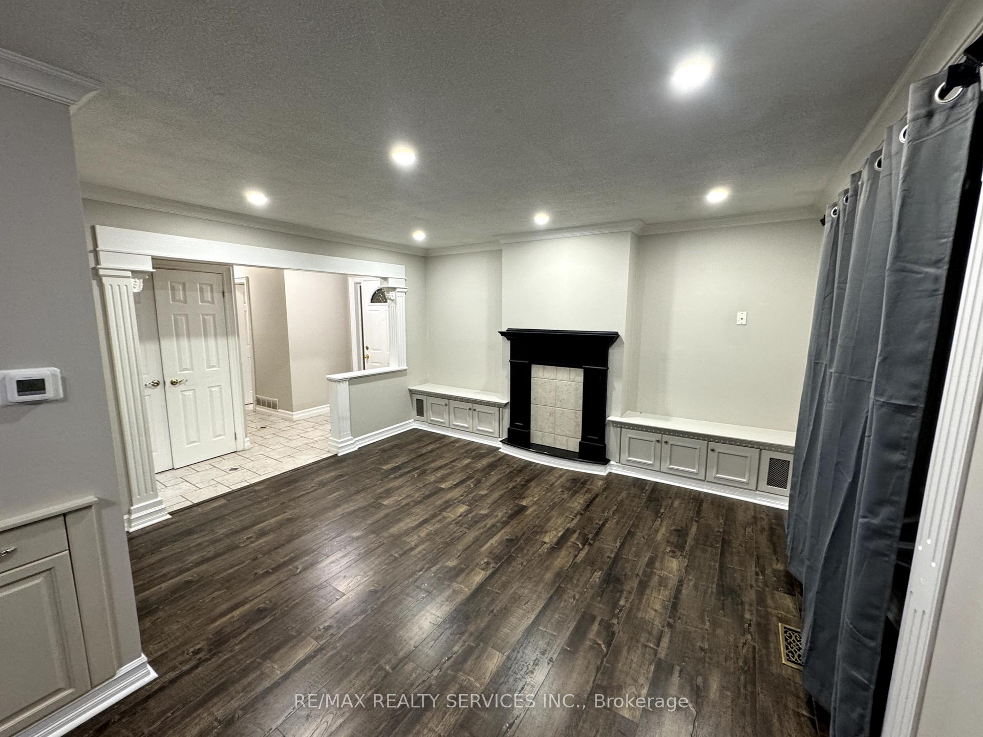Photo 10 of 4 Flavian Crescent, Brampton, Southgate — HOMEH