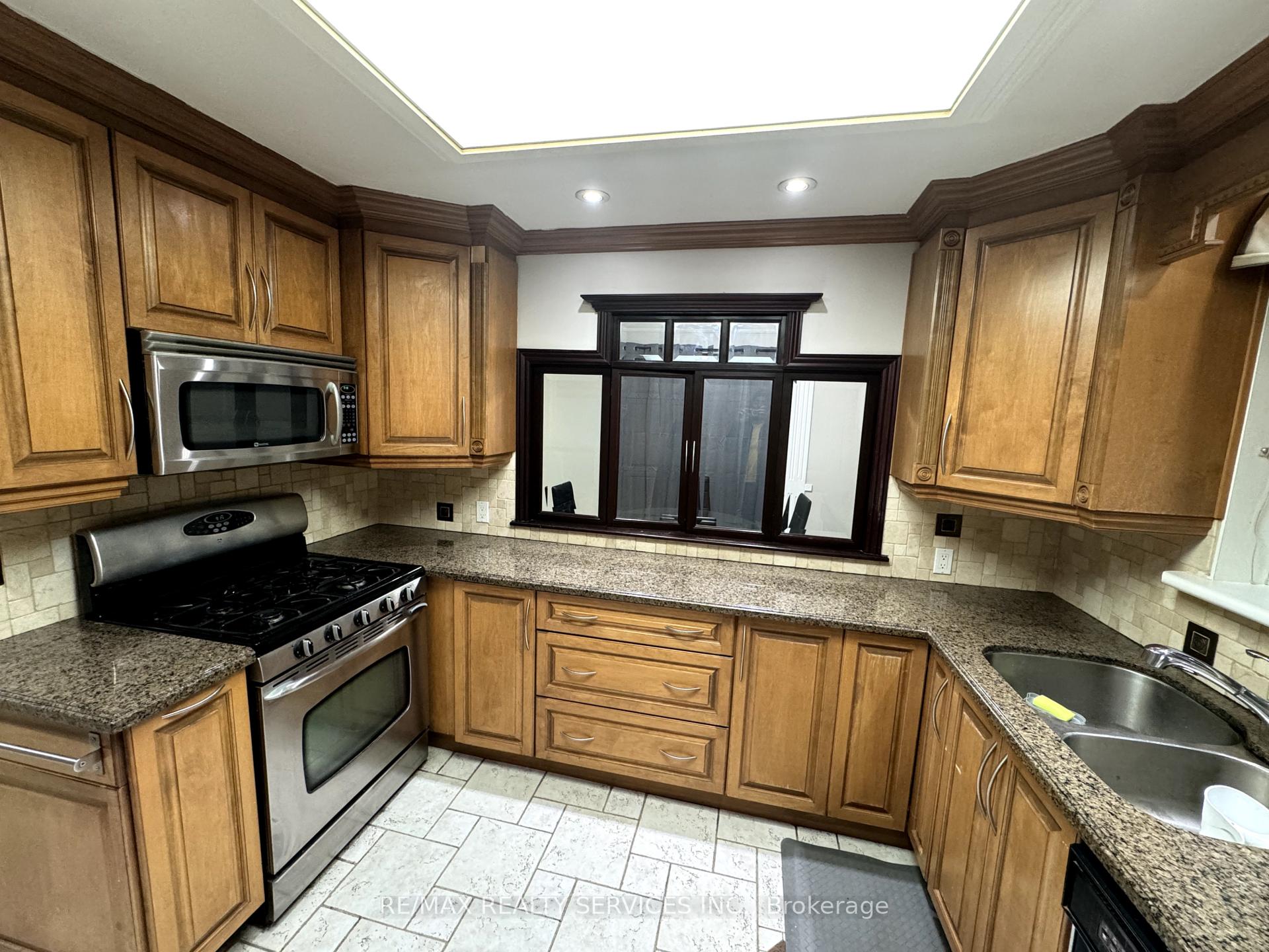 Photo 16 of 4 Flavian Crescent, Brampton, Southgate — HOMEH