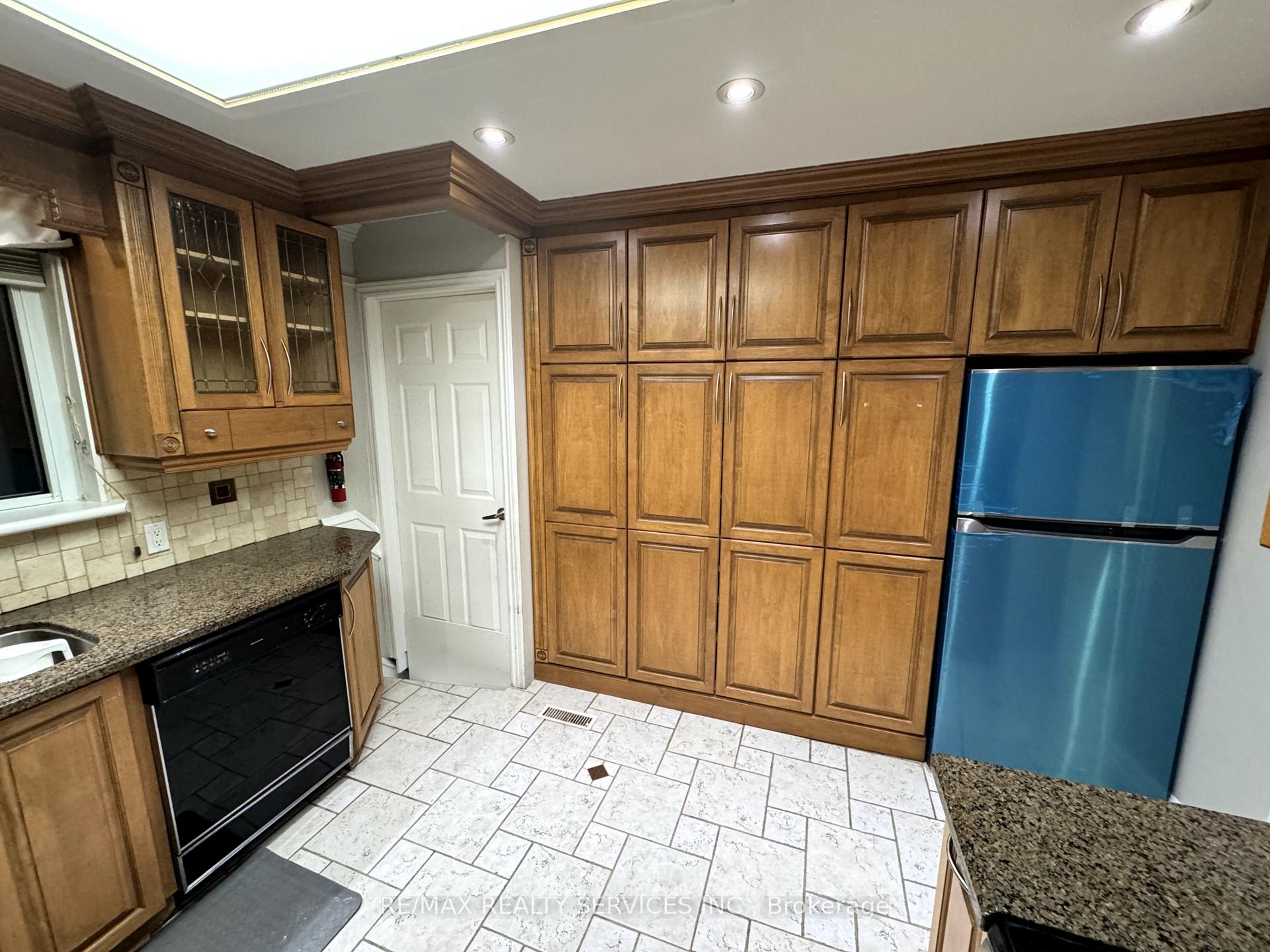 Photo 17 of 4 Flavian Crescent, Brampton, Southgate — HOMEH