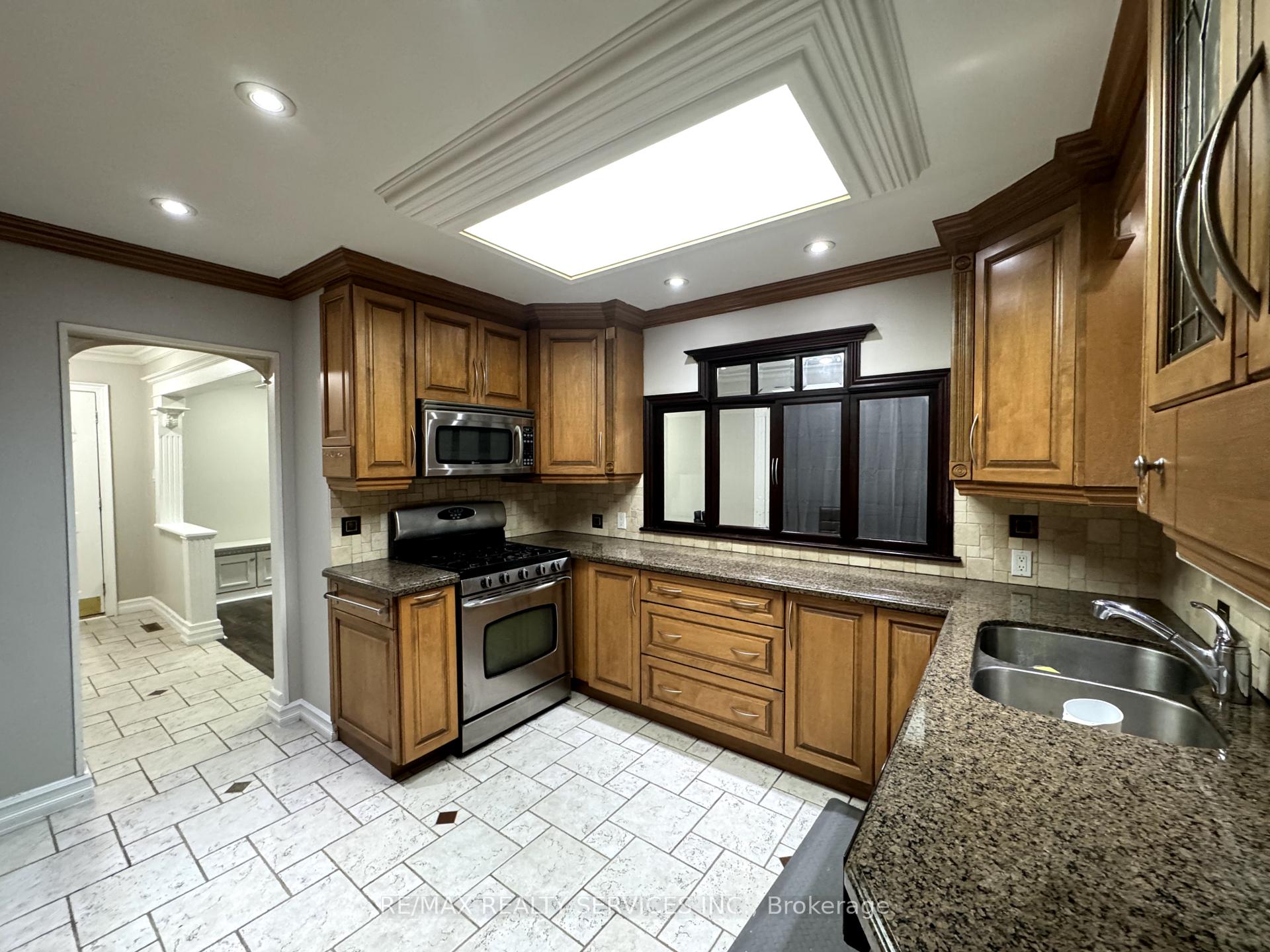 Photo 19 of 4 Flavian Crescent, Brampton, Southgate — HOMEH