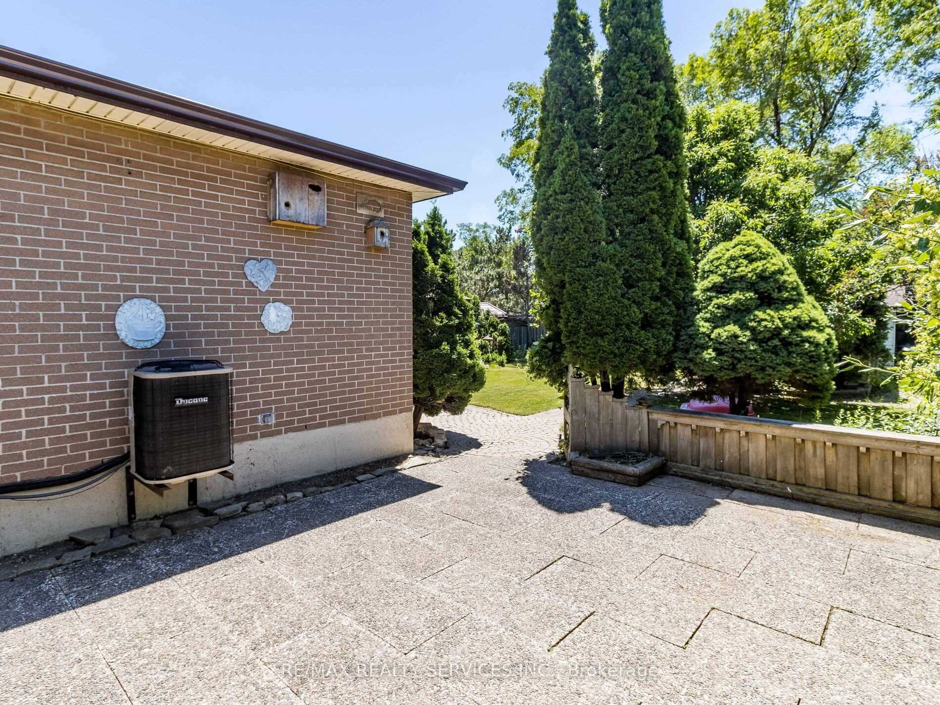 Photo 29 of 4 Flavian Crescent, Brampton, Southgate — HOMEH