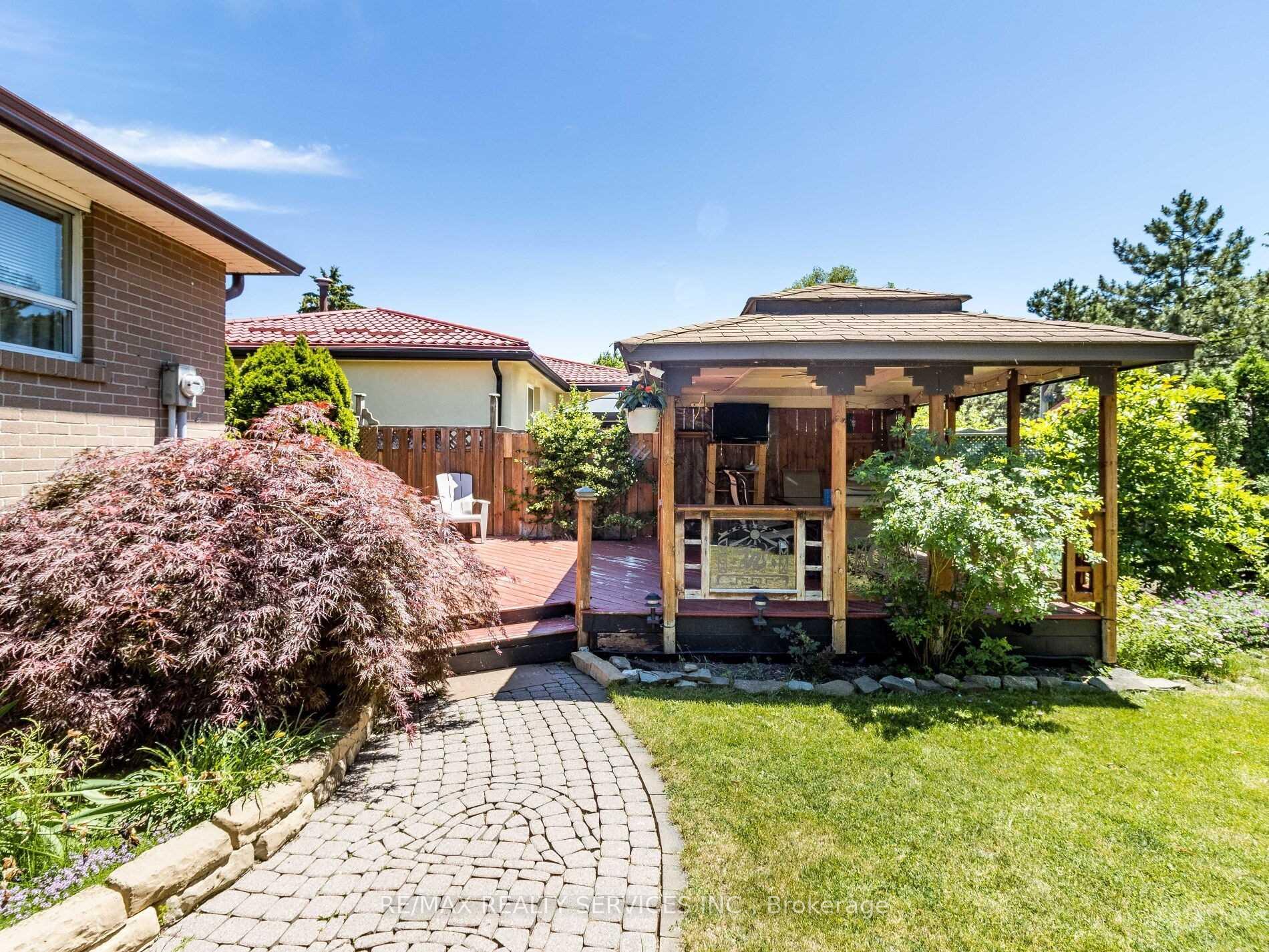 Photo 31 of 4 Flavian Crescent, Brampton, Southgate — HOMEH