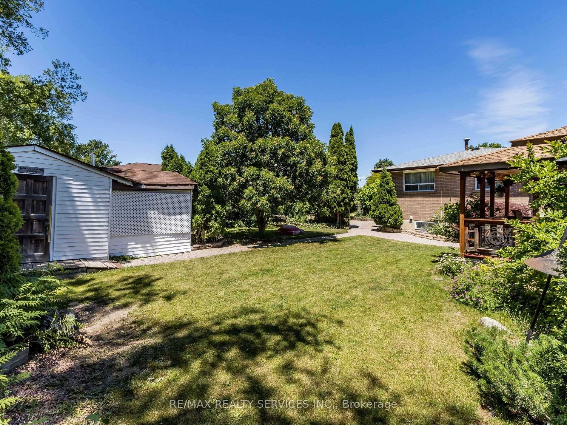 Photo 32 of 4 Flavian Crescent, Brampton, Southgate — HOMEH