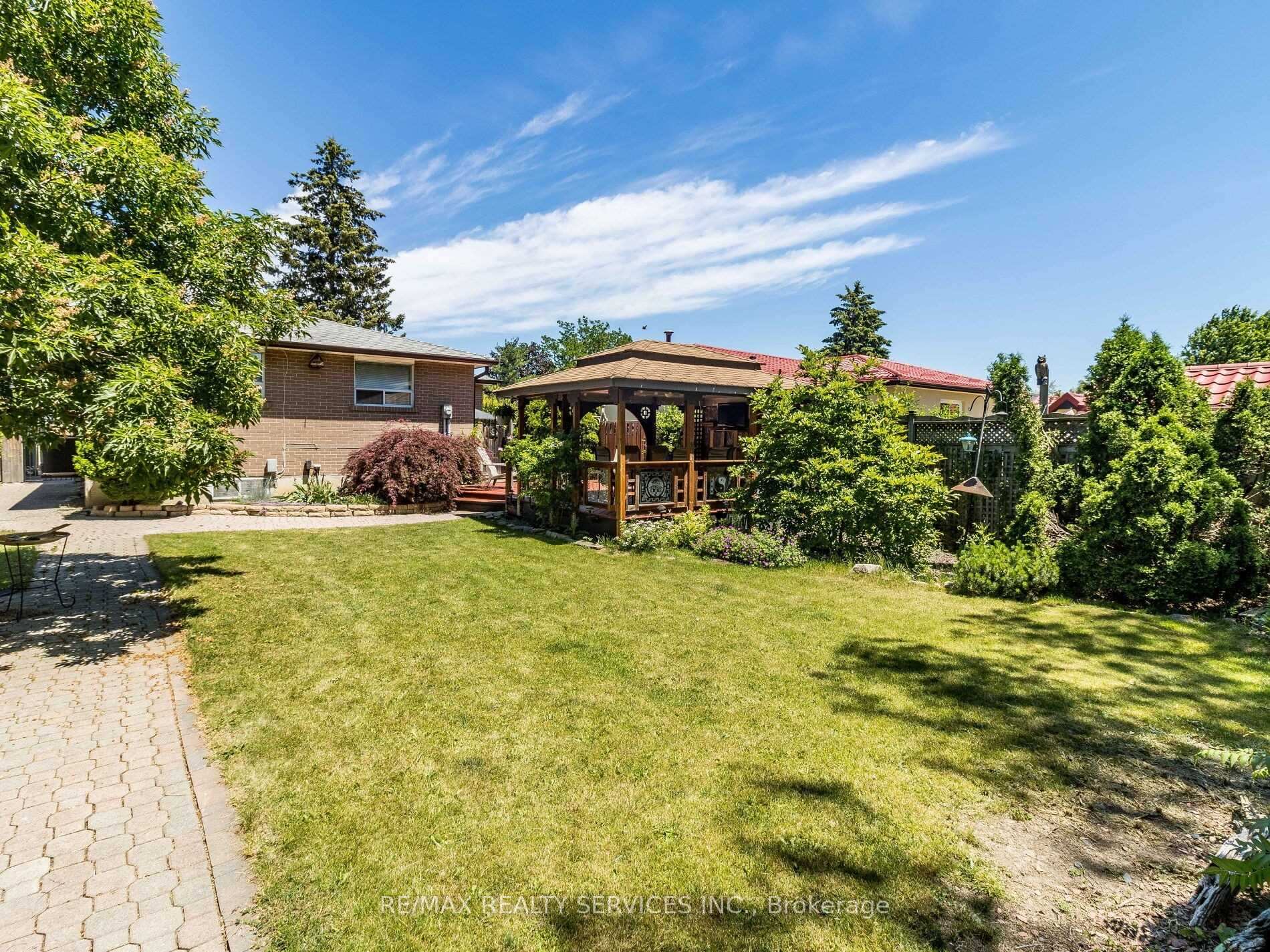 Photo 33 of 4 Flavian Crescent, Brampton, Southgate — HOMEH