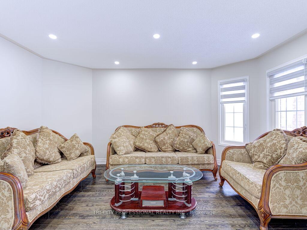 Photo 6 of 40 Brinkley Drive, Brampton, Snelgrove — HOMEH