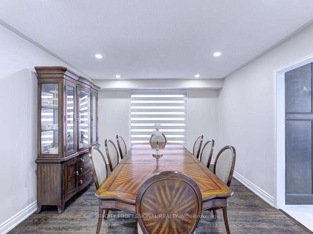 Photo 10 of 40 Brinkley Drive, Brampton, Snelgrove — HOMEH