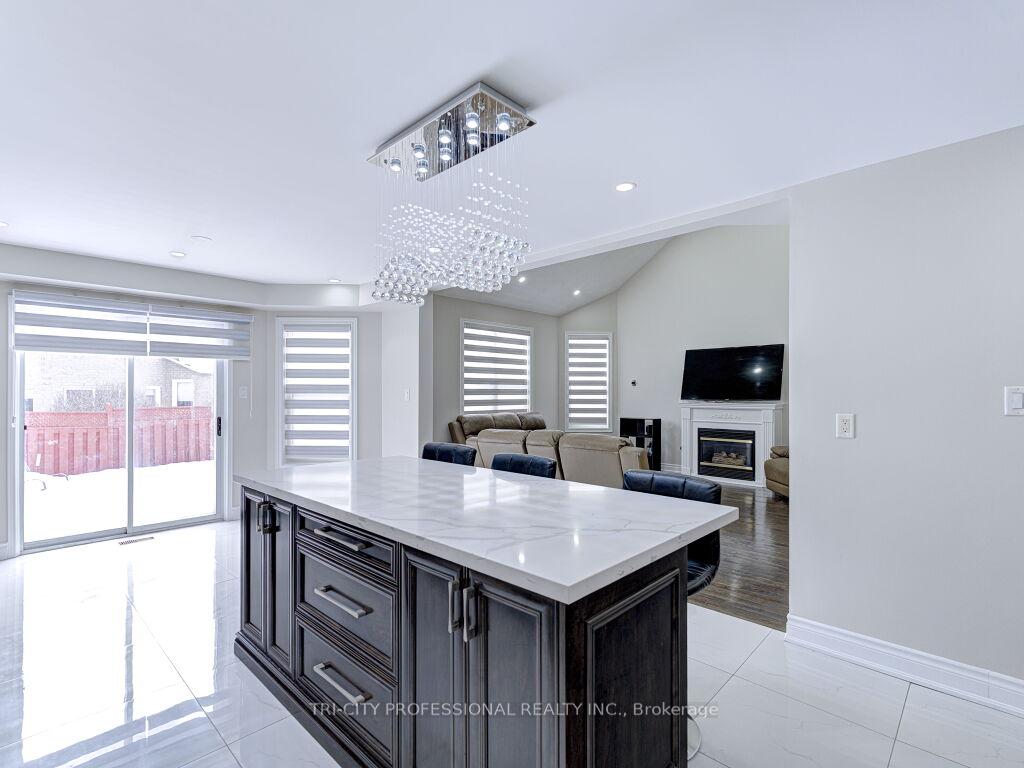 Photo 13 of 40 Brinkley Drive, Brampton, Snelgrove — HOMEH