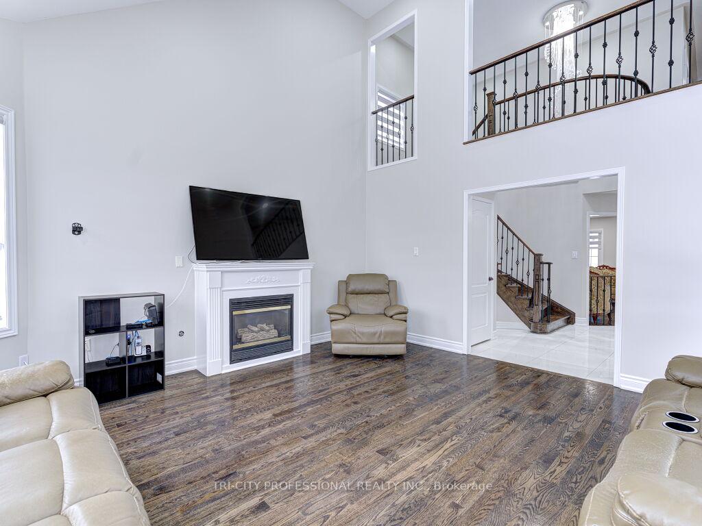 Photo 20 of 40 Brinkley Drive, Brampton, Snelgrove — HOMEH