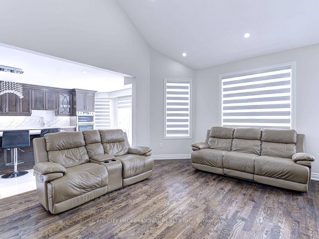 Photo 22 of 40 Brinkley Drive, Brampton, Snelgrove — HOMEH