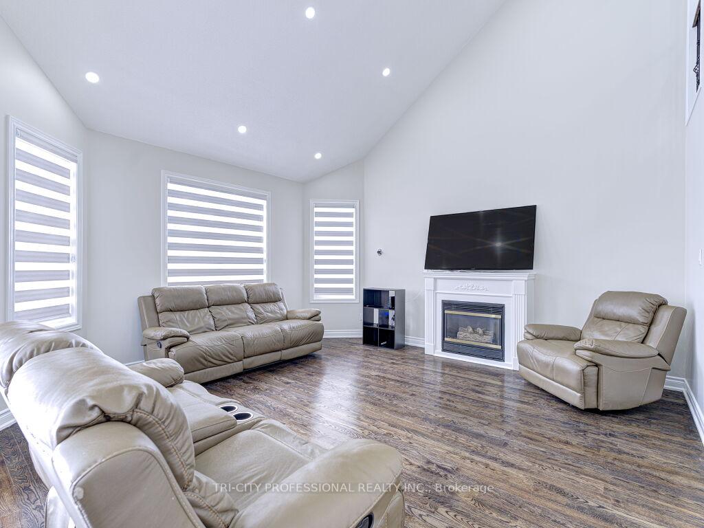Photo 23 of 40 Brinkley Drive, Brampton, Snelgrove — HOMEH
