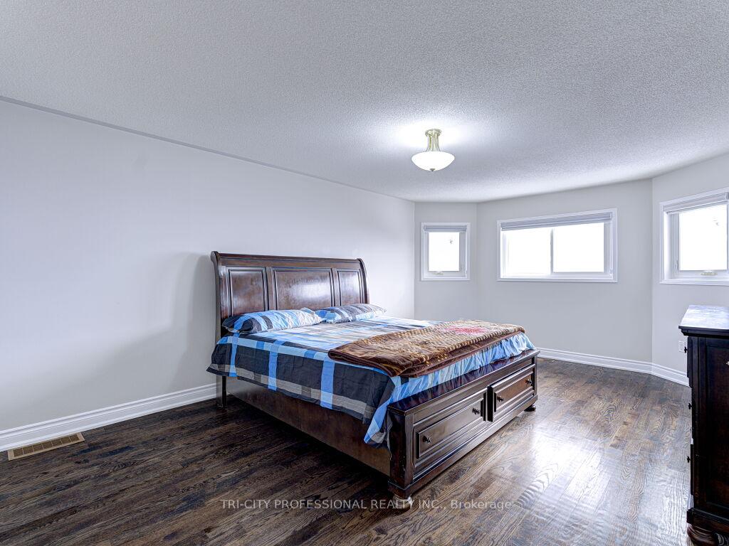 Photo 32 of 40 Brinkley Drive, Brampton, Snelgrove — HOMEH