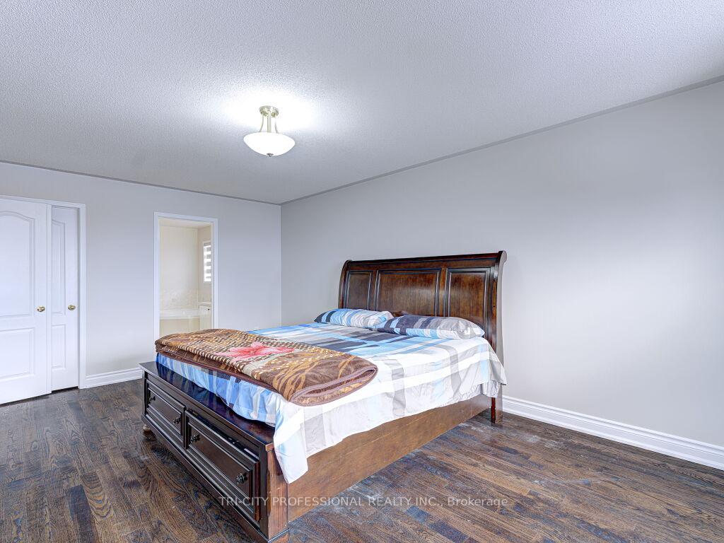 Photo 35 of 40 Brinkley Drive, Brampton, Snelgrove — HOMEH