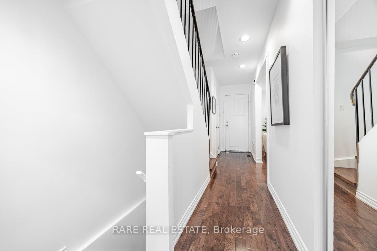 Photo 4 of 5 Mabley Crescent, Vaughan, Lakeview Estates — HOMEH