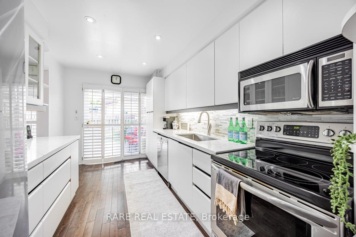 Photo 9 of 5 Mabley Crescent, Vaughan, Lakeview Estates — HOMEH