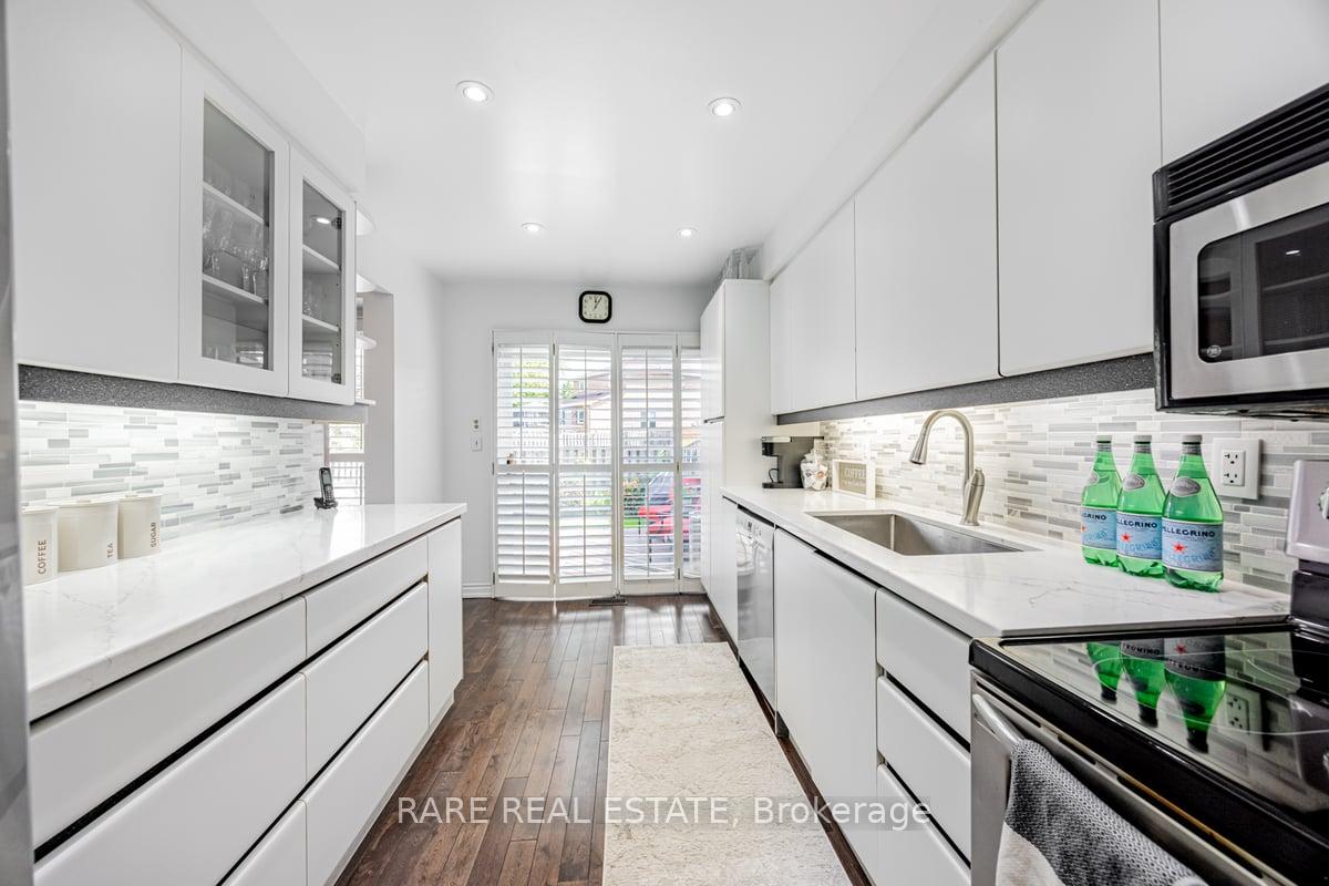 Photo 10 of 5 Mabley Crescent, Vaughan, Lakeview Estates — HOMEH