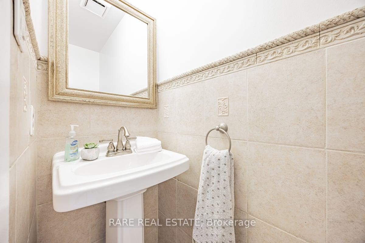 Photo 12 of 5 Mabley Crescent, Vaughan, Lakeview Estates — HOMEH