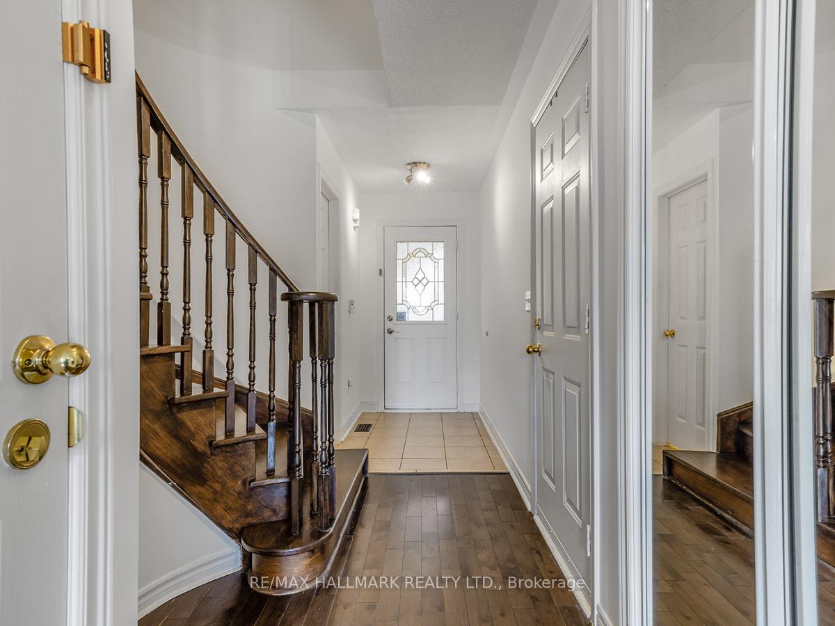 Photo 2 of 101 Kale Crescent, Vaughan, Maple — HOMEH