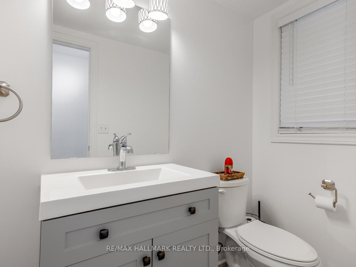 Photo 4 of 101 Kale Crescent, Vaughan, Maple — HOMEH