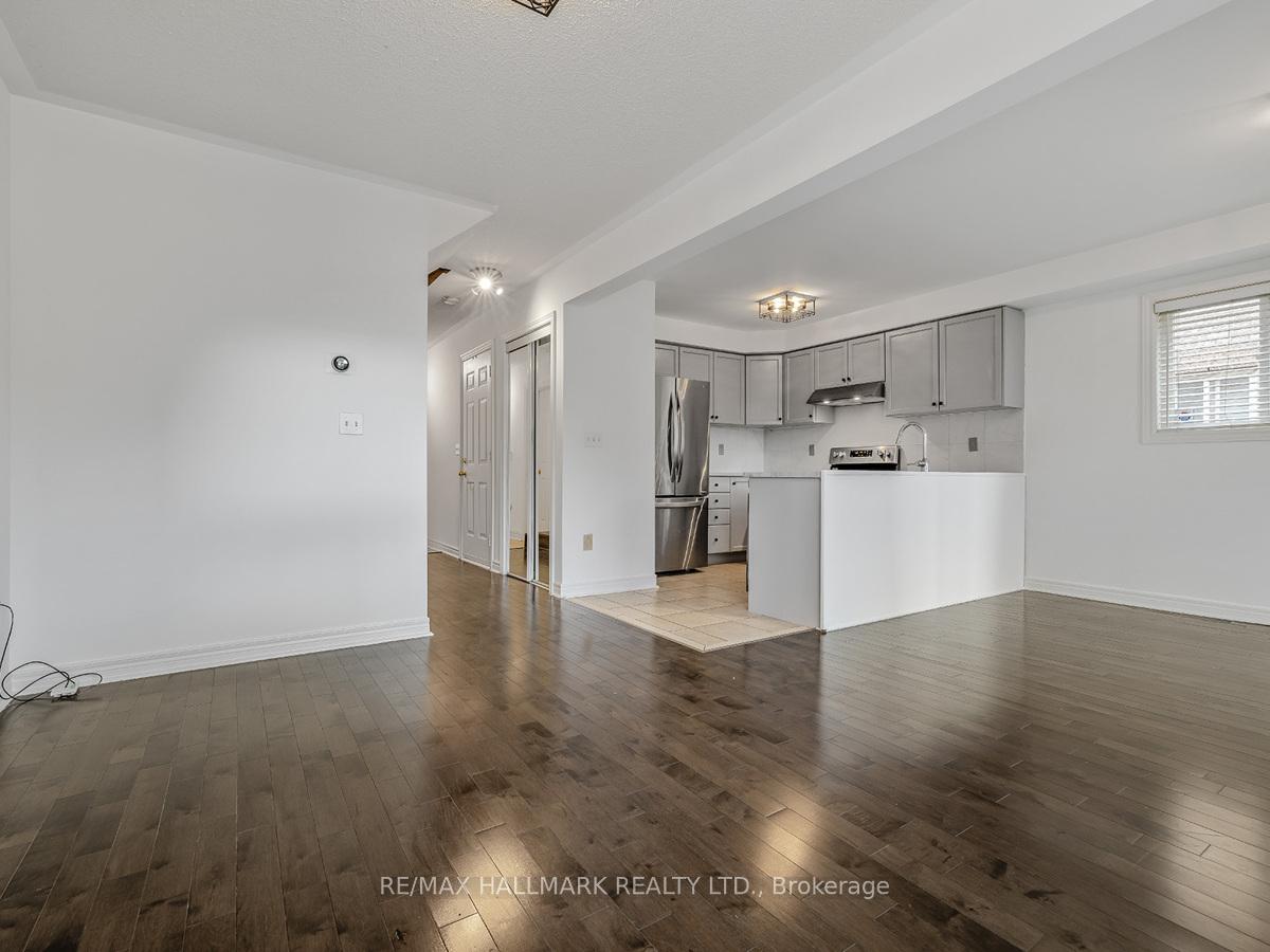 Photo 6 of 101 Kale Crescent, Vaughan, Maple — HOMEH