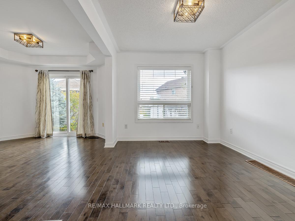 Photo 7 of 101 Kale Crescent, Vaughan, Maple — HOMEH