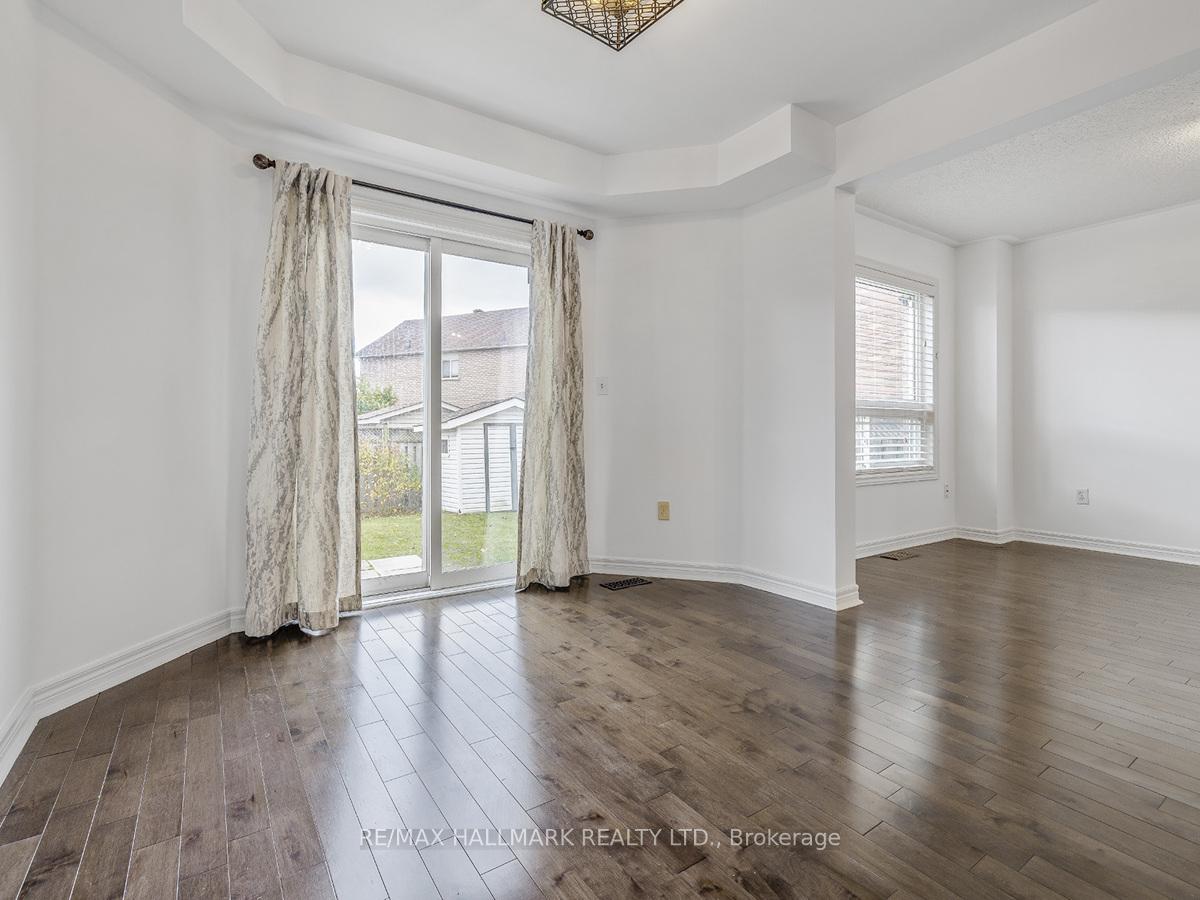 Photo 8 of 101 Kale Crescent, Vaughan, Maple — HOMEH