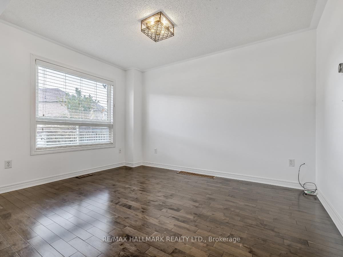 Photo 9 of 101 Kale Crescent, Vaughan, Maple — HOMEH